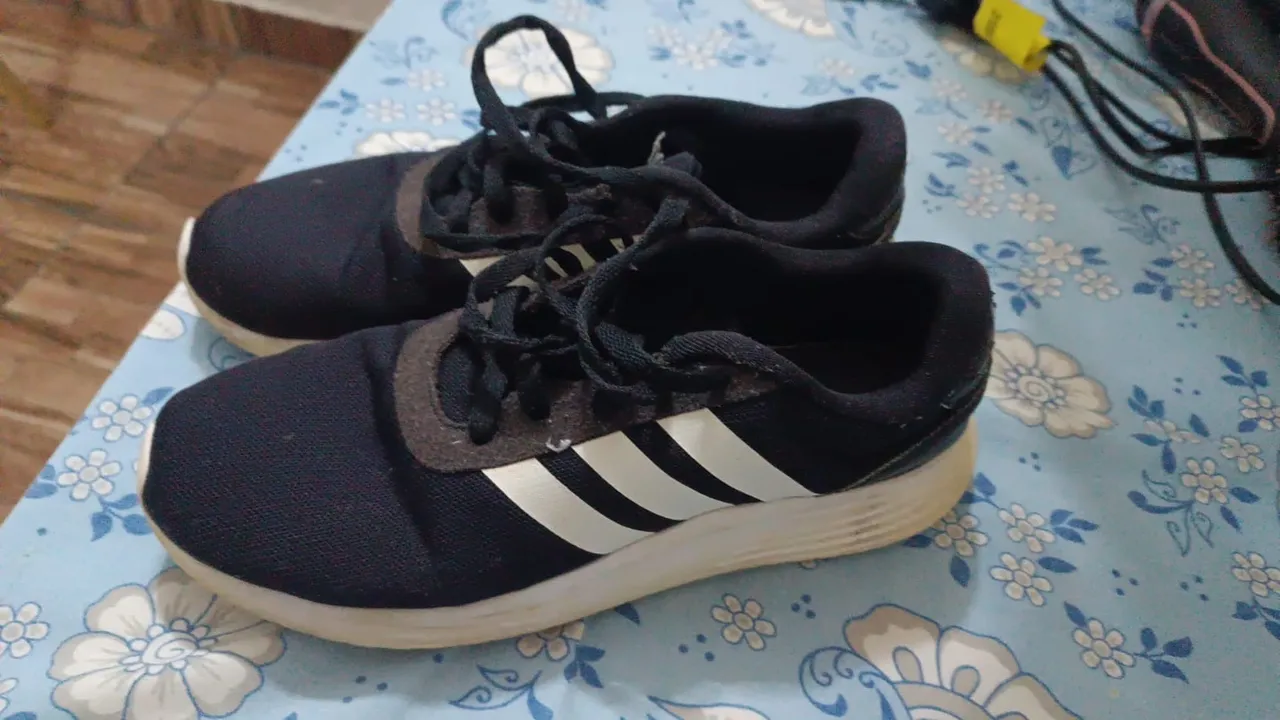 Tênis Adidas preto