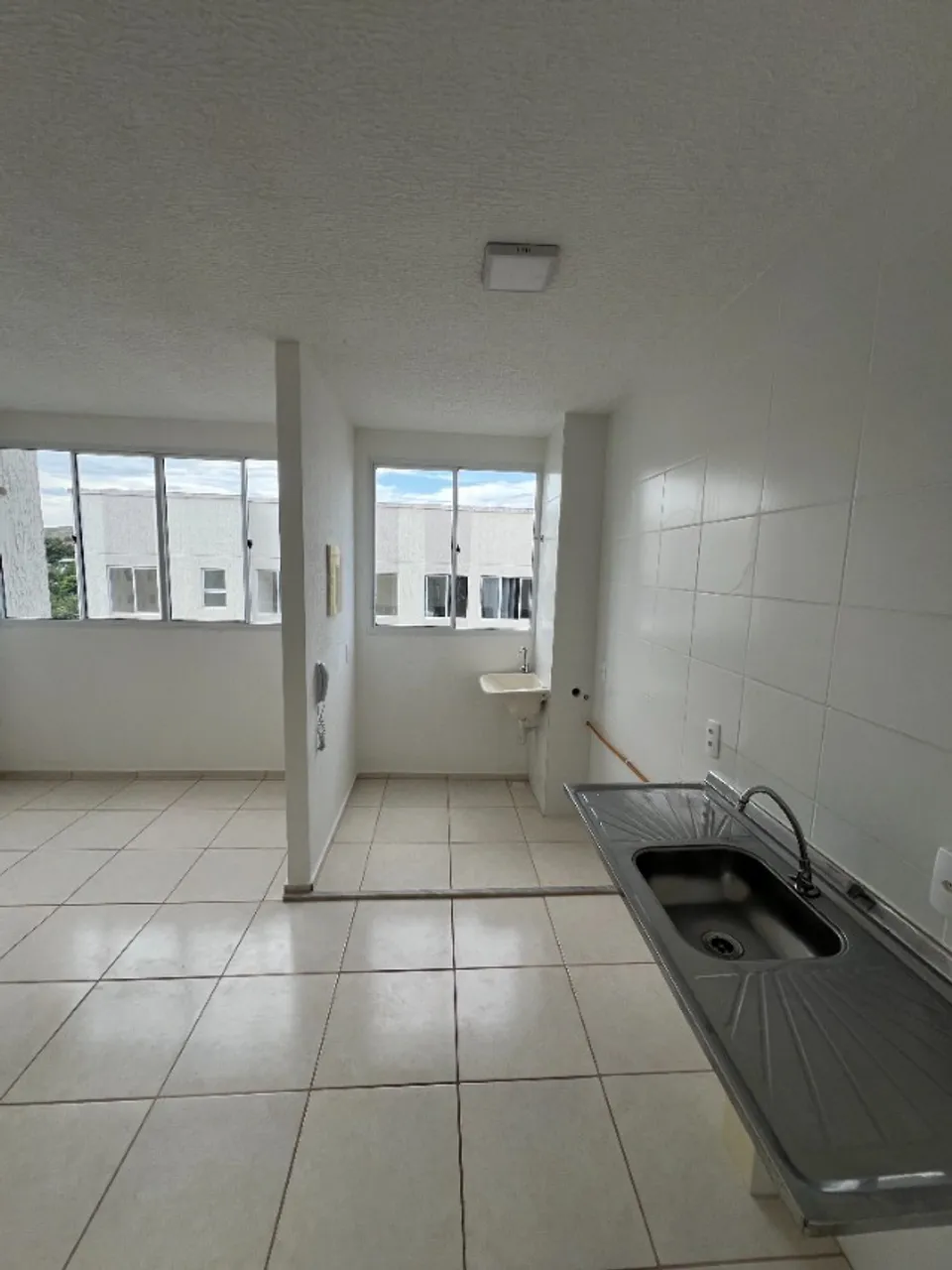 Alugo apartamento de 2 dormitórios no Condominio Parque Ville Jasmim