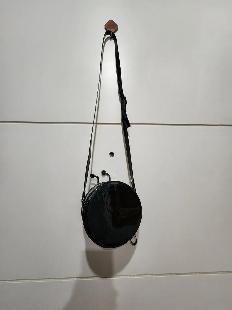 Bolsa Santa Lolla  de verniz joaninha  - Foto 2