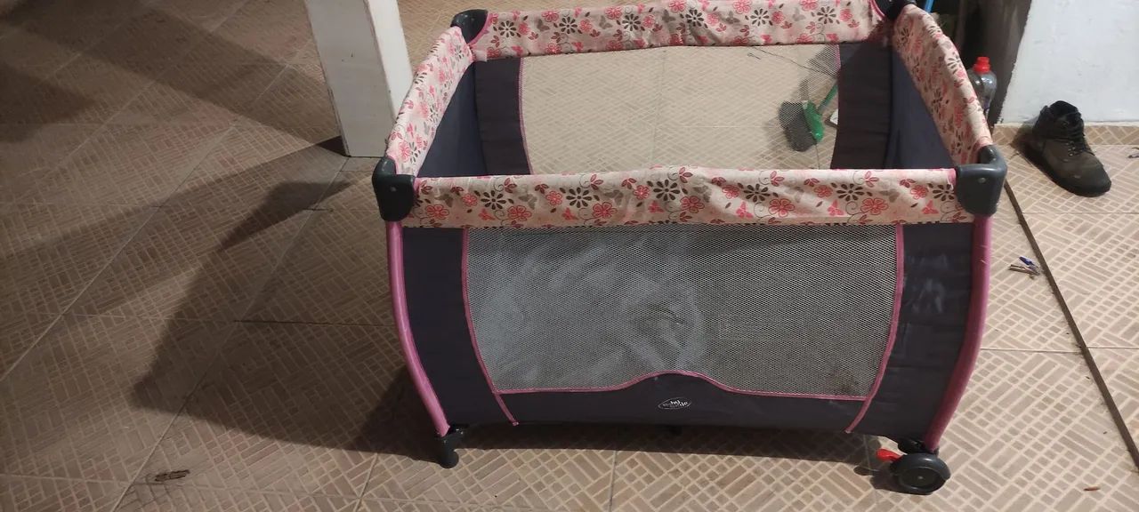 Berço portátil infantil com estampa floral - Foto 4