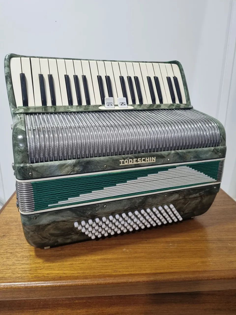 Acordeão Todeschin 96 baixos - Relíquia 