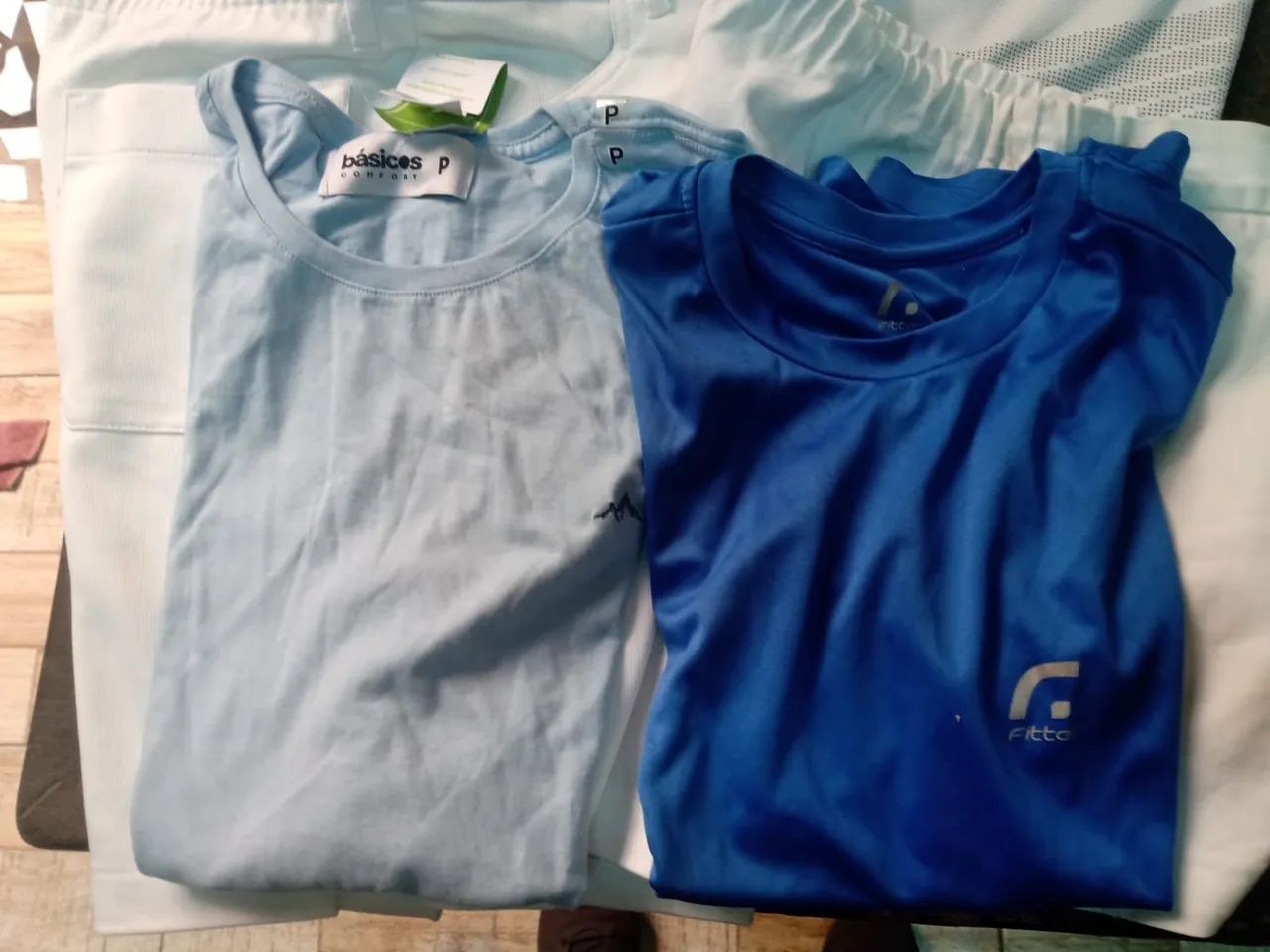 R$29 Bermudas/ Camisas 6 peças. - Foto 2