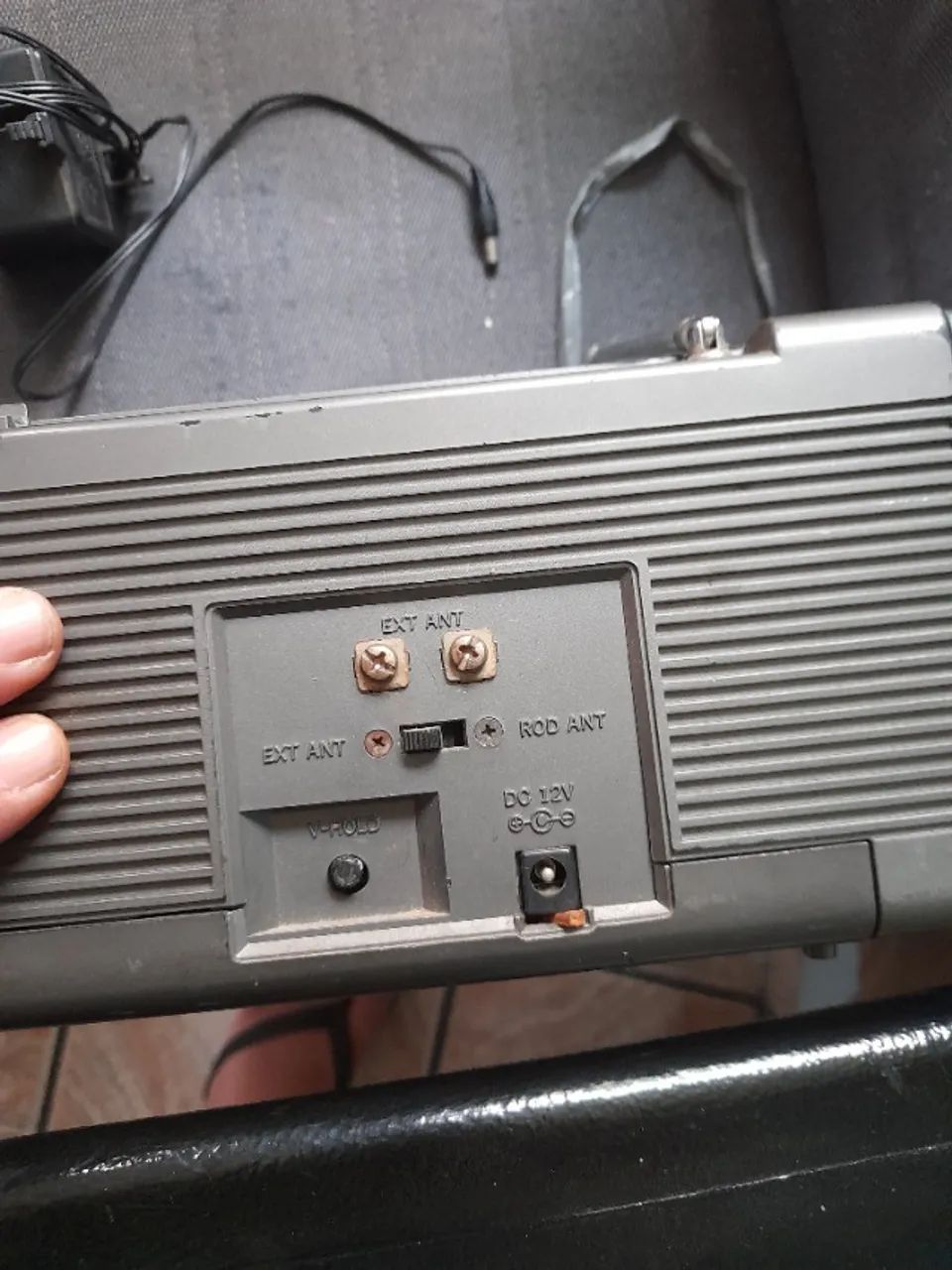 TV portátil retrô anos 80 - Foto 4