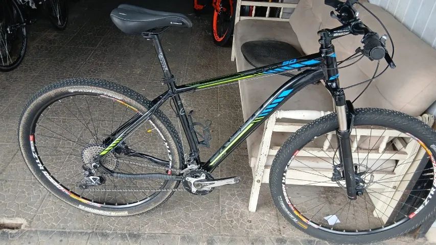 Bike Aro 29, Groove, Shimano SLX e Suspensão RockShox - Foto 3