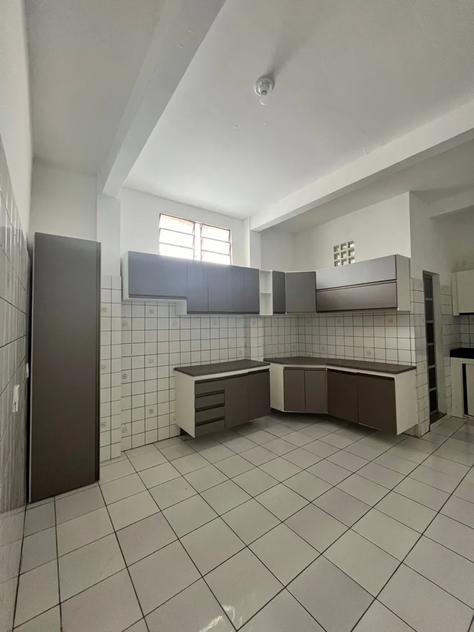 VENDO CASA COM 2 PAVIMENTOS