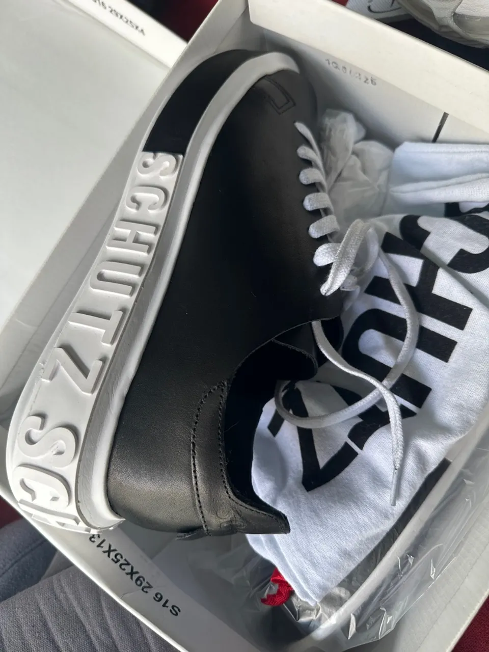Tênis Schutz Branco e Preto