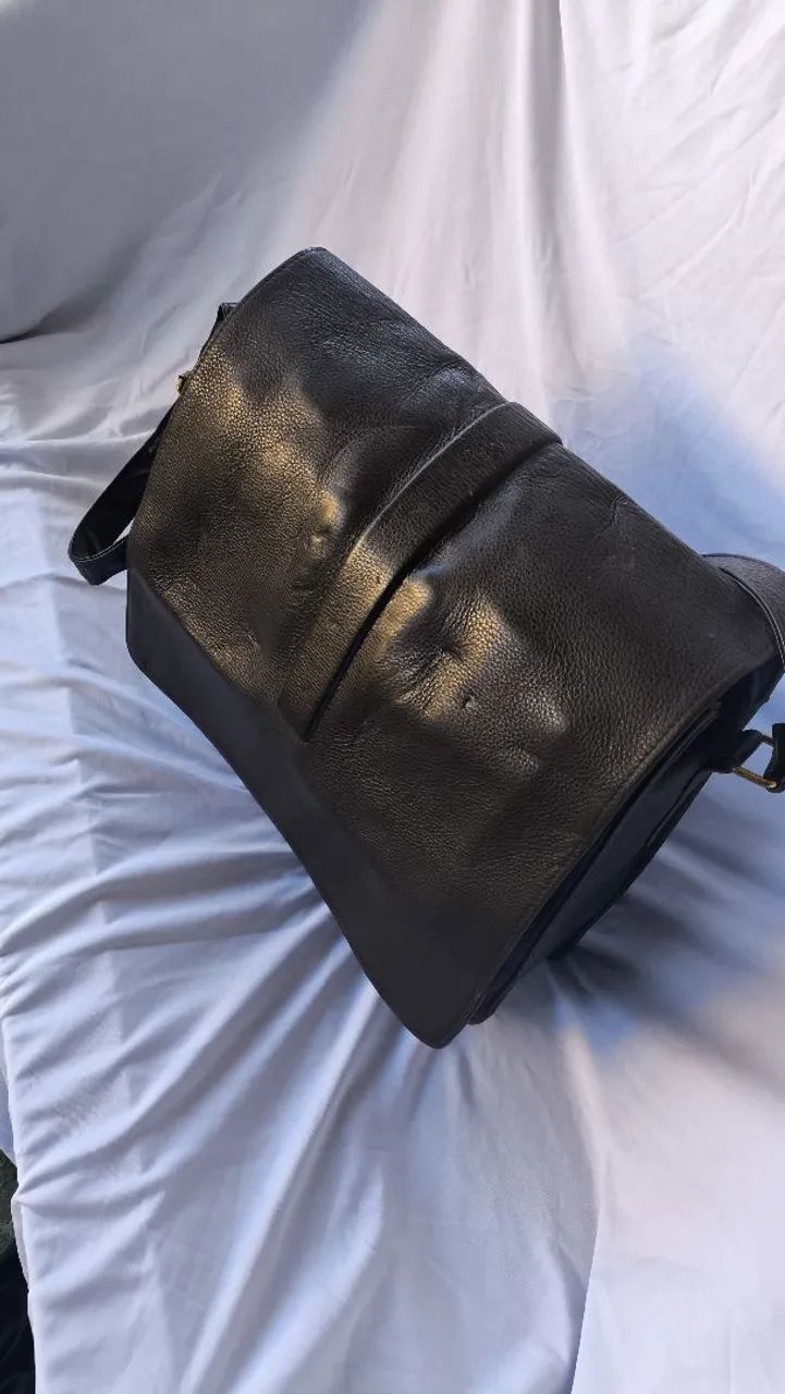 Bolsa de ombro preta de couro Zélio  - Foto 2