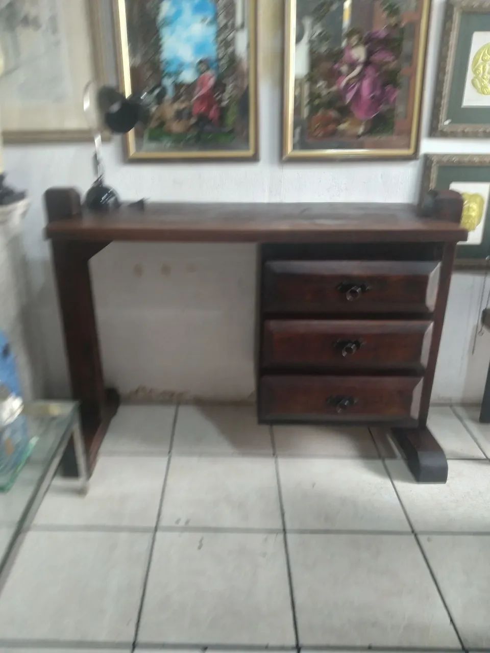 Mesa escrivaninha com 03 gavetas - Foto 2