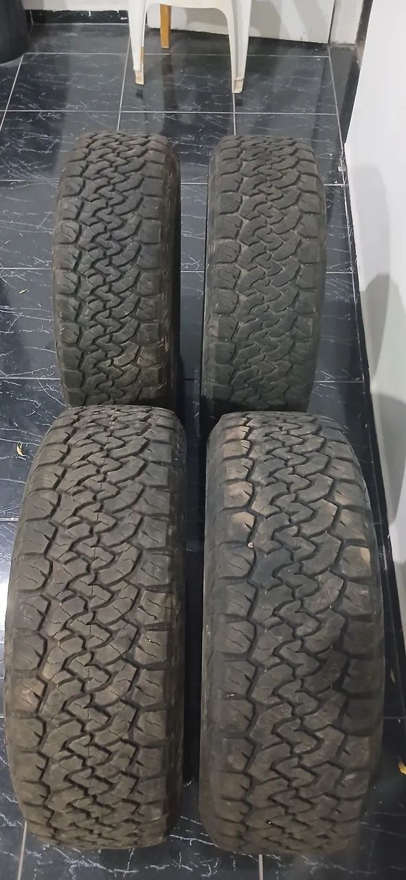 Vende-se  4 Pneus  - Foto 2
