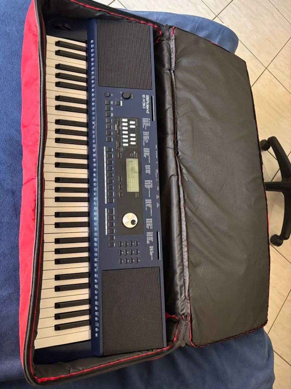 Teclado Roland E-x30 + Capa Acolchoada + Pedal Sustain - Foto 4