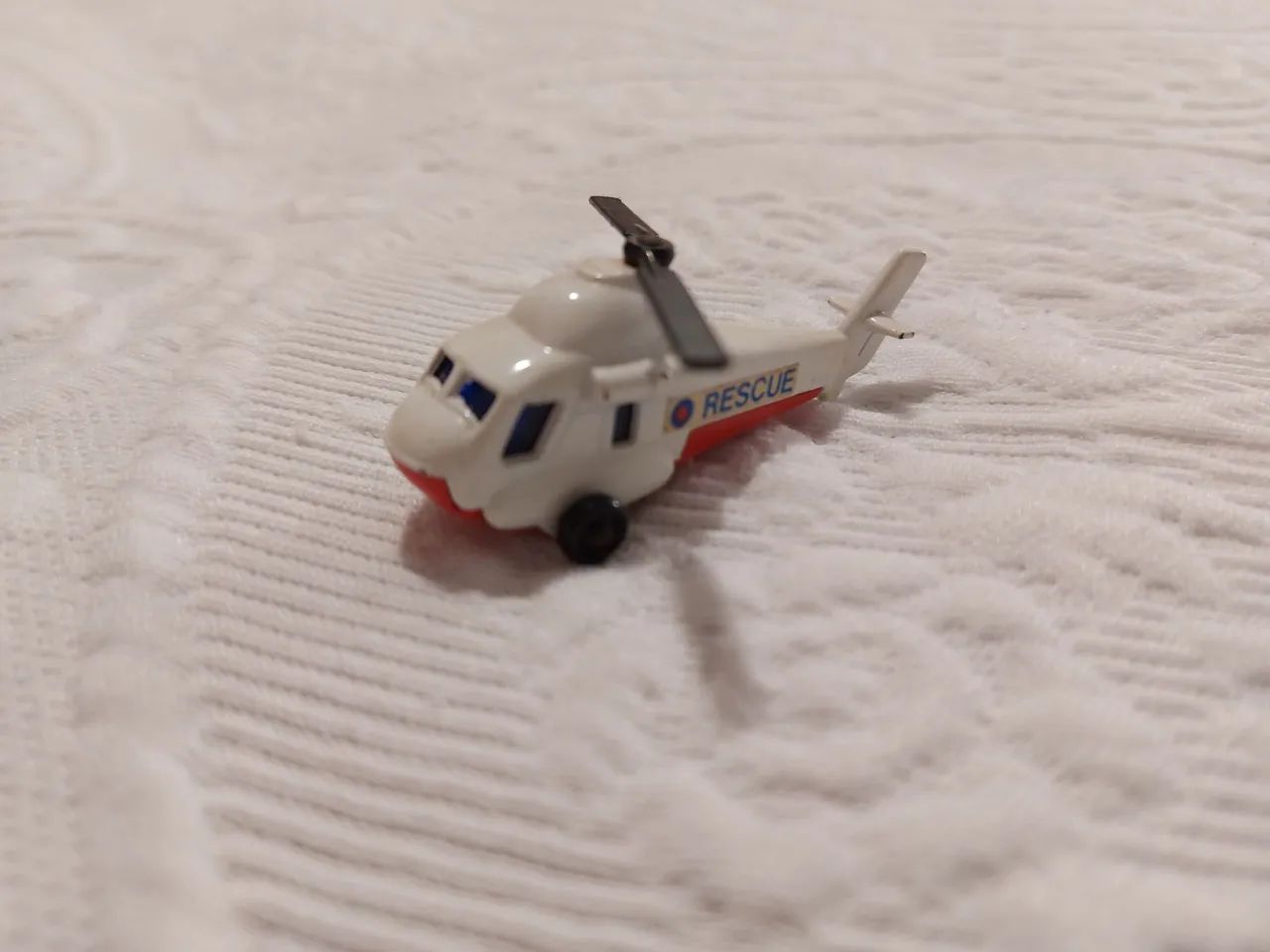 Miniatura Matchbox modelo Helicóptero de Resgate - Foto 2