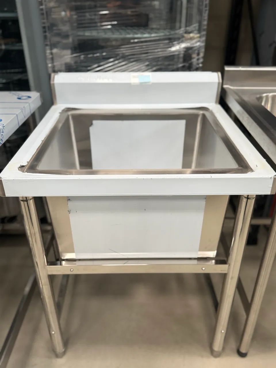 MESA TANQUE INOX COM 1 CUBA CENTRAL 700x700x850mm