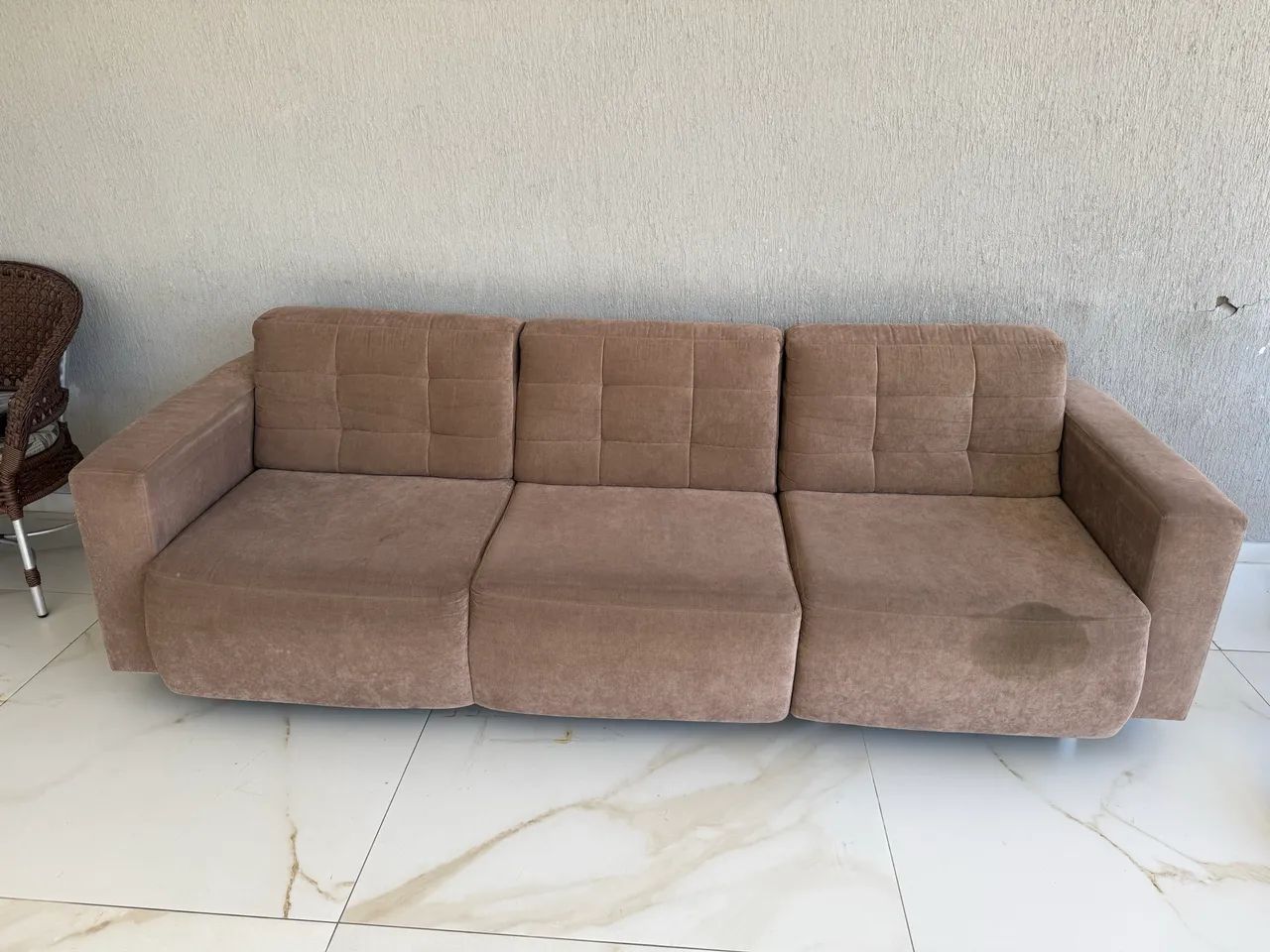 Sofá 3 lugares seminovo marrom 