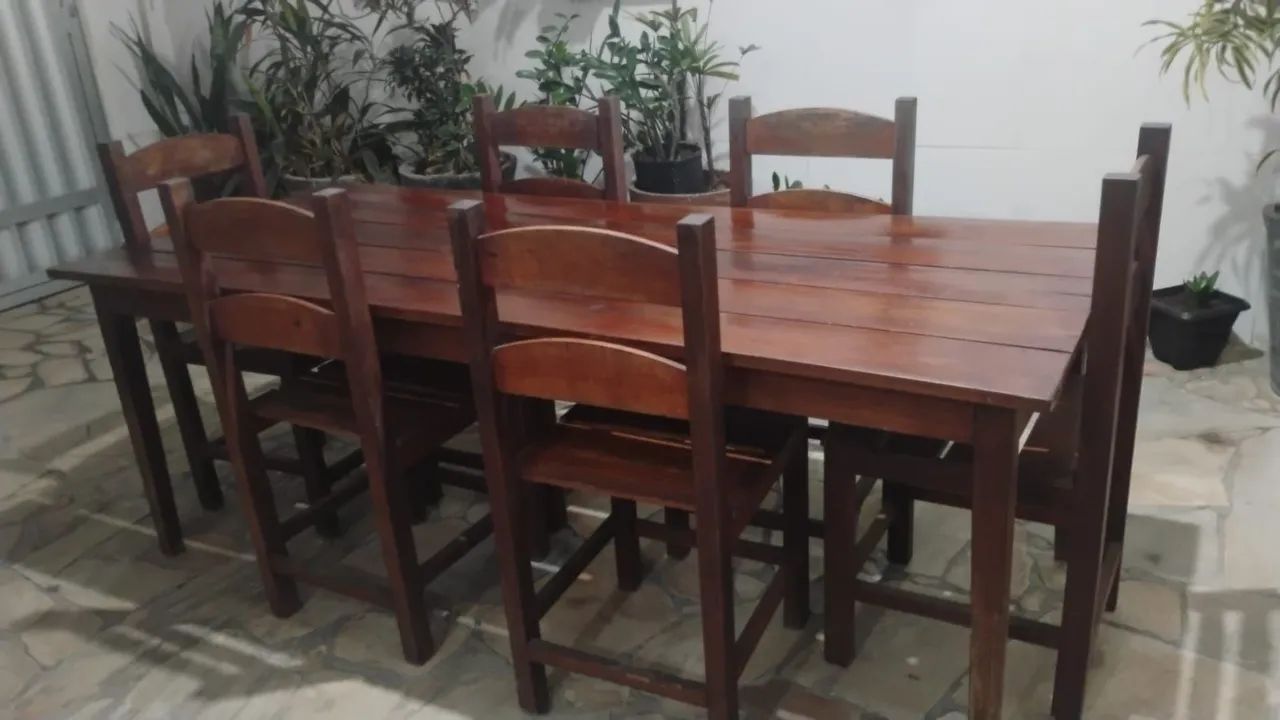 Mesa de Madeira Maciça Rústica com 6 Cadeiras - Excelente Estado - Foto 2