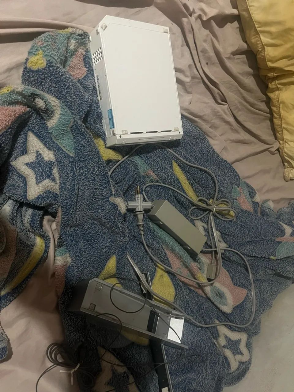 Nintendo WII com todos os cabos e alguns acessórios  - Foto 3