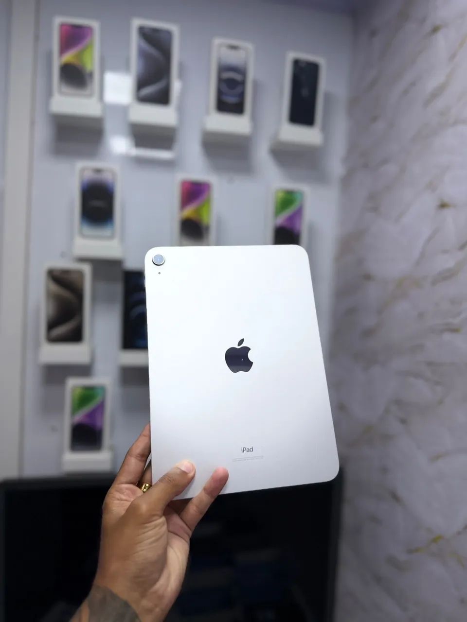 iPad 10 - 64GB ?2.199