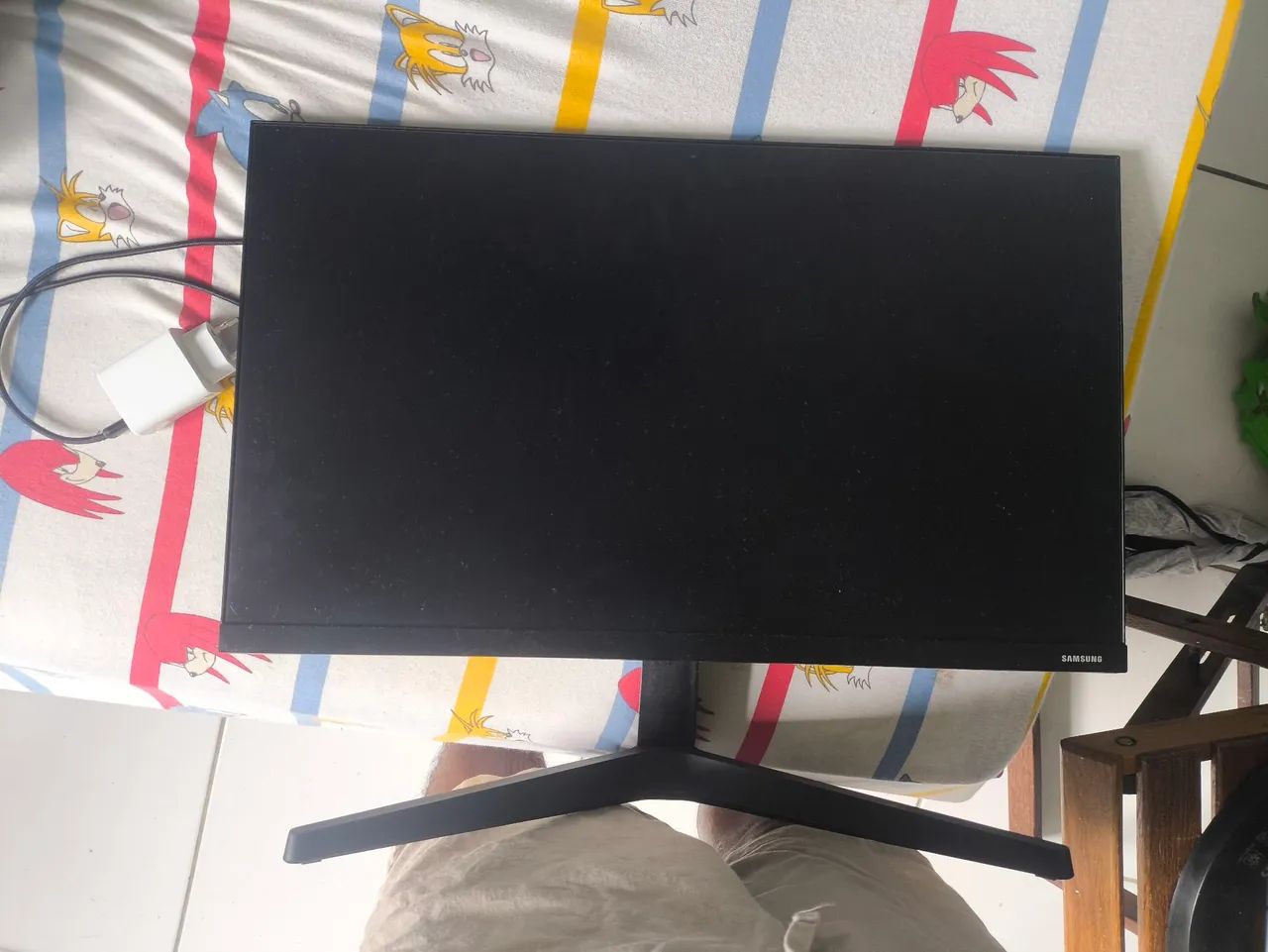 Monitor 24 polegadas com tela trincada aceito cartão 