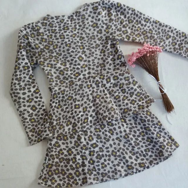 VESTIDO INFANTIL TECIDO TIPO MOLETINHO COM STRECH, TAM 6 ANOS - SEMINOVO - Foto 4