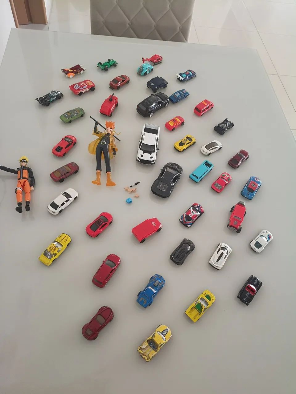 Miniaturas hotwills e bonecos naturo - Foto 4