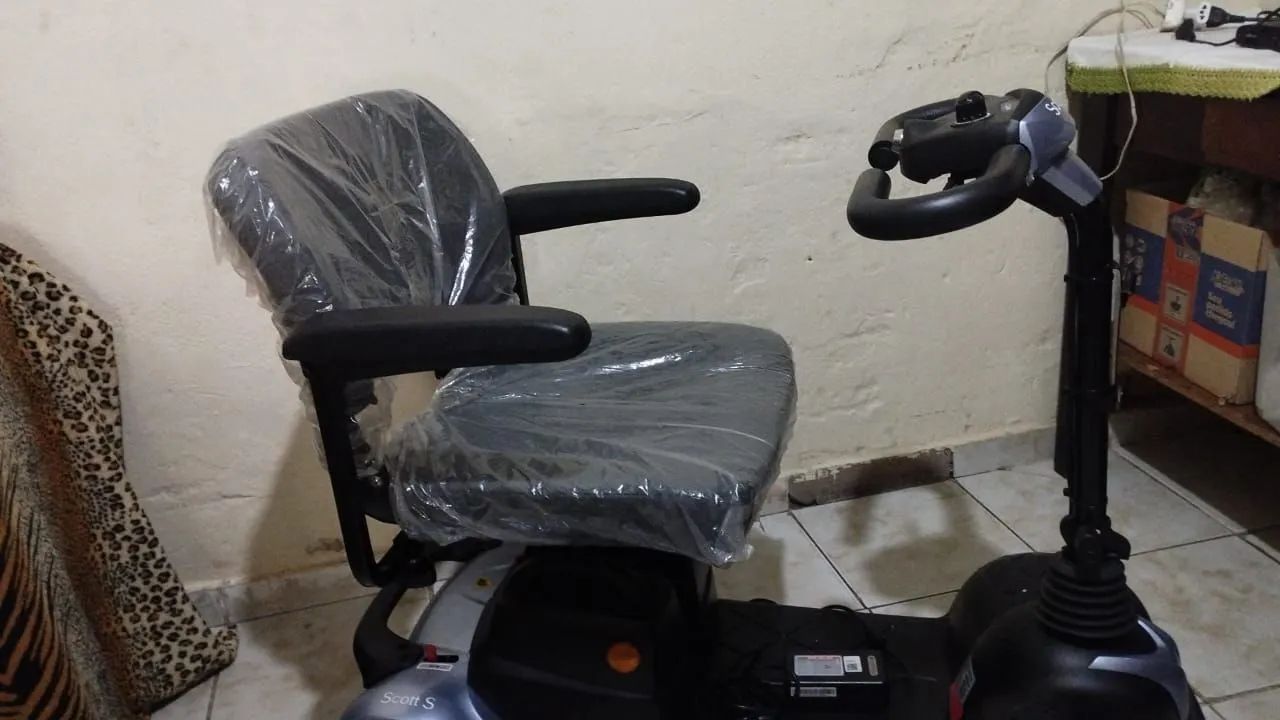 Cadeira de rodas motorizada  - Foto 3