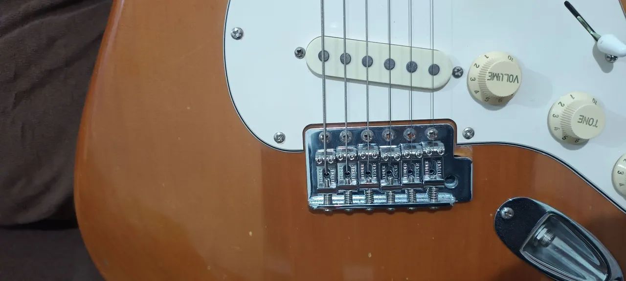 Vendo guitarra squier - Foto 2