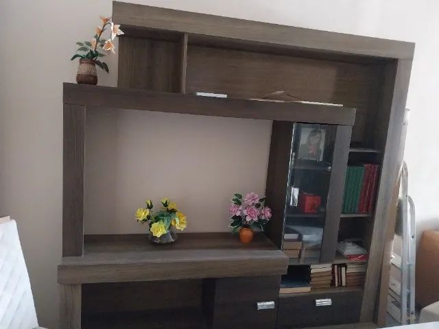 Estante bem conservada 