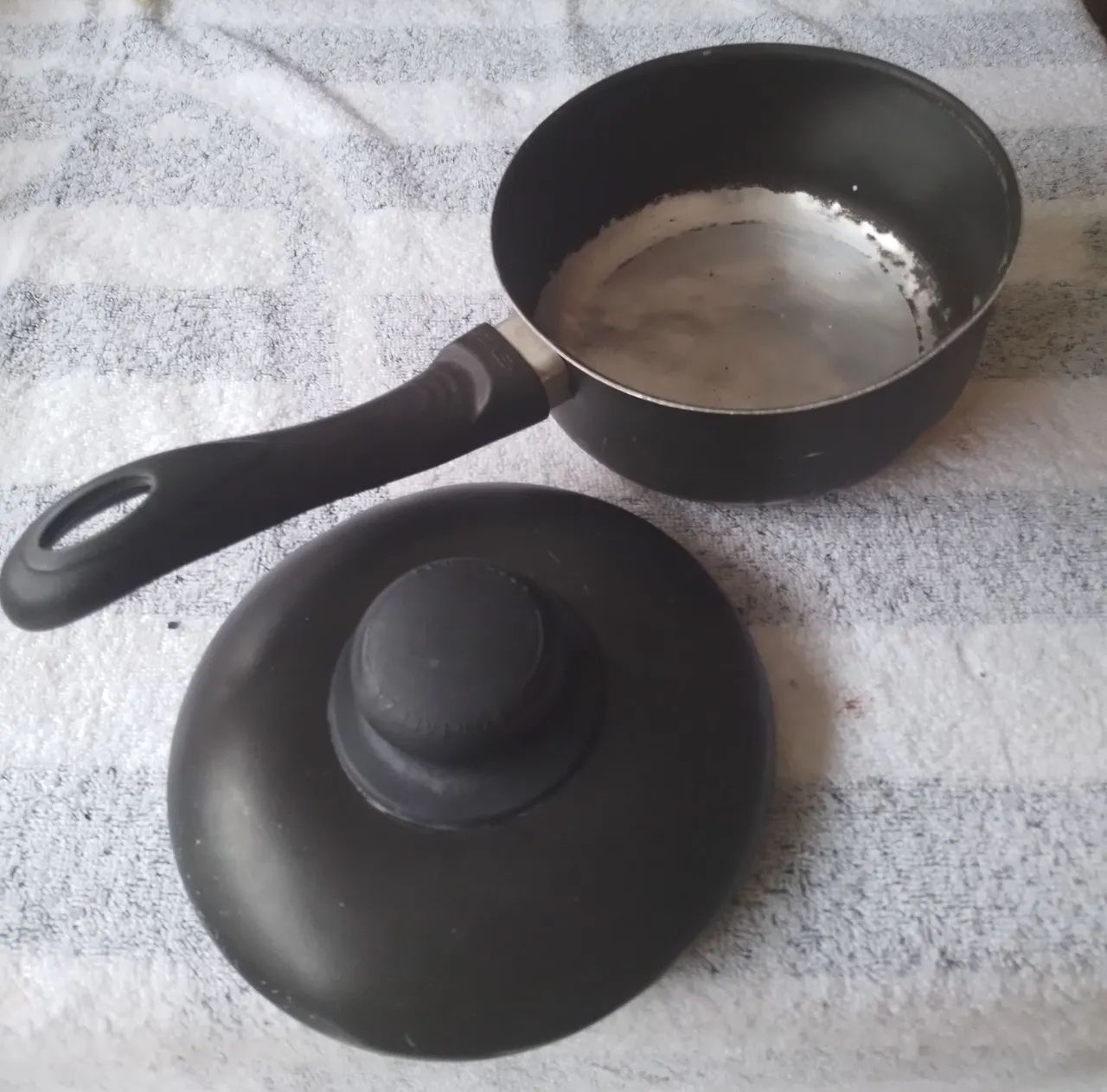 Panela de alumínio 1,2 com cabo usada em ótimas condições  - Foto 3