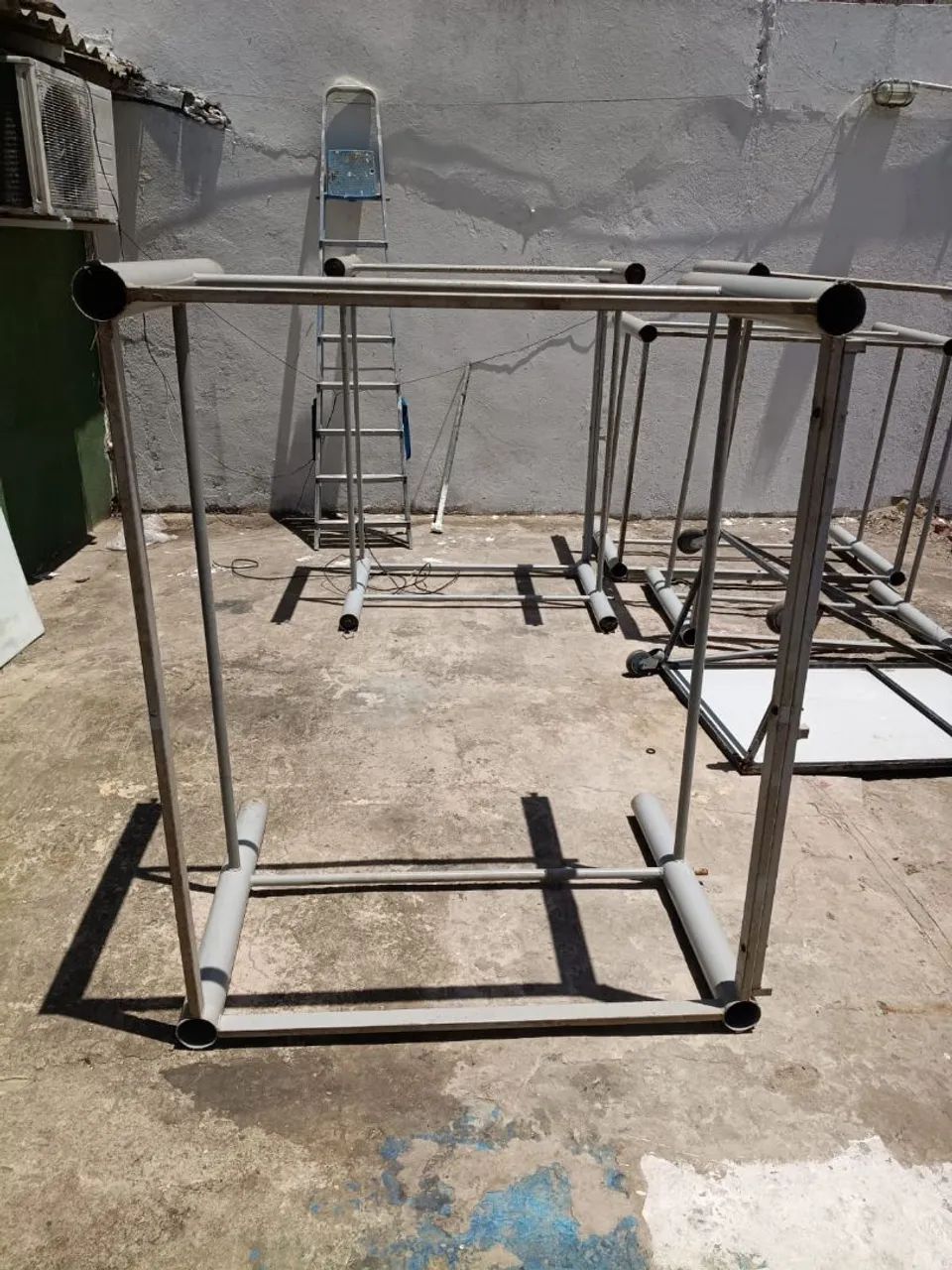 Base de Metal para Mesa (Boas Condições)