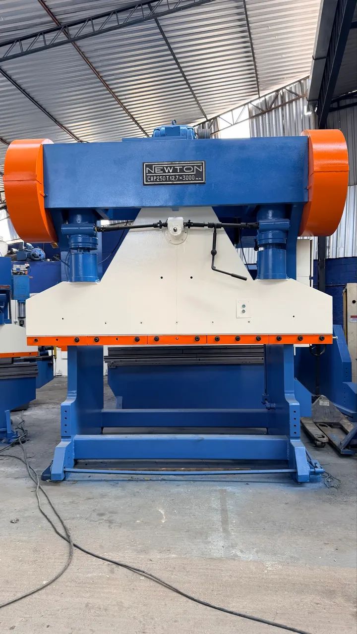 Dobradeira Newton mecânico 250 Ton 1