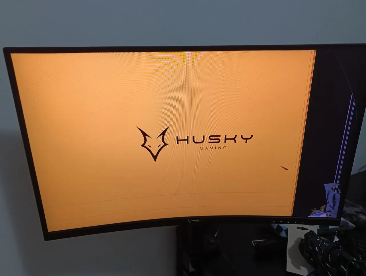 Monitor Husky 165hz Curvo 31 polegadas com defeito na tela do lado direito, led zoou! - Foto 2