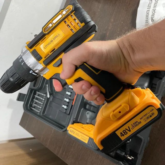 Parafusadeira 48V com duas baterias e maleta