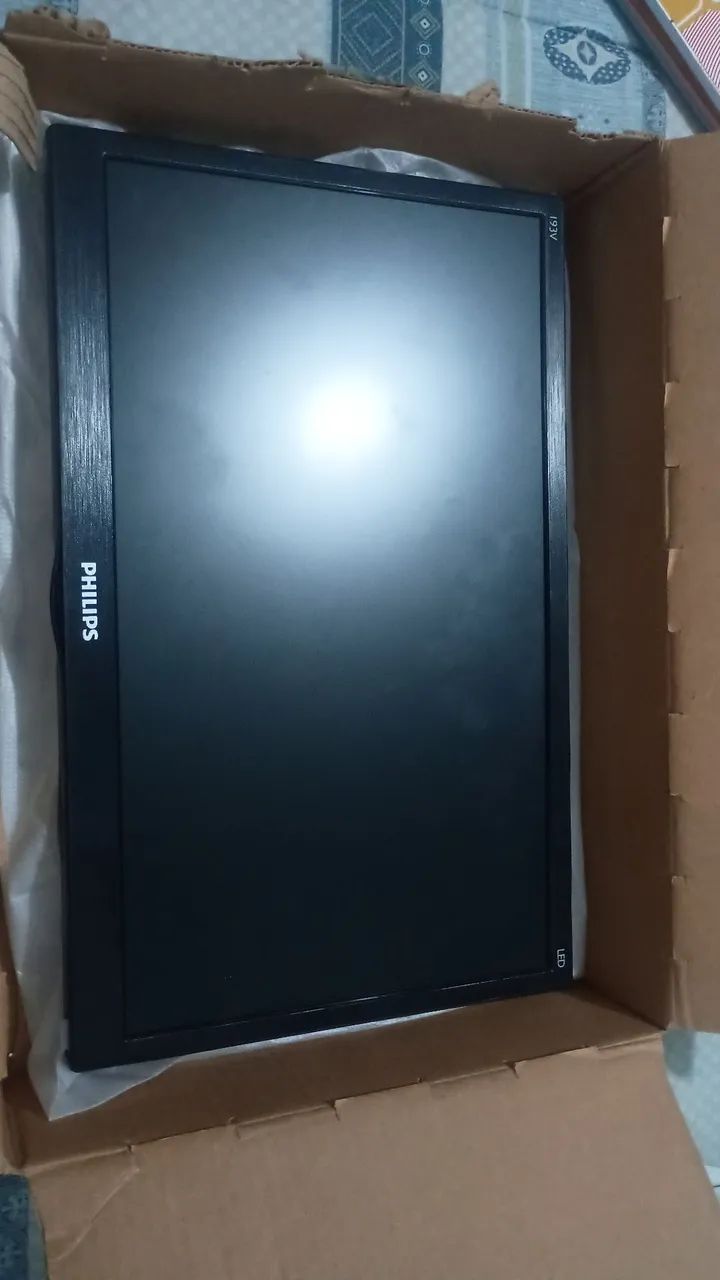 Monitor de 18,5 polegadas semi-novo