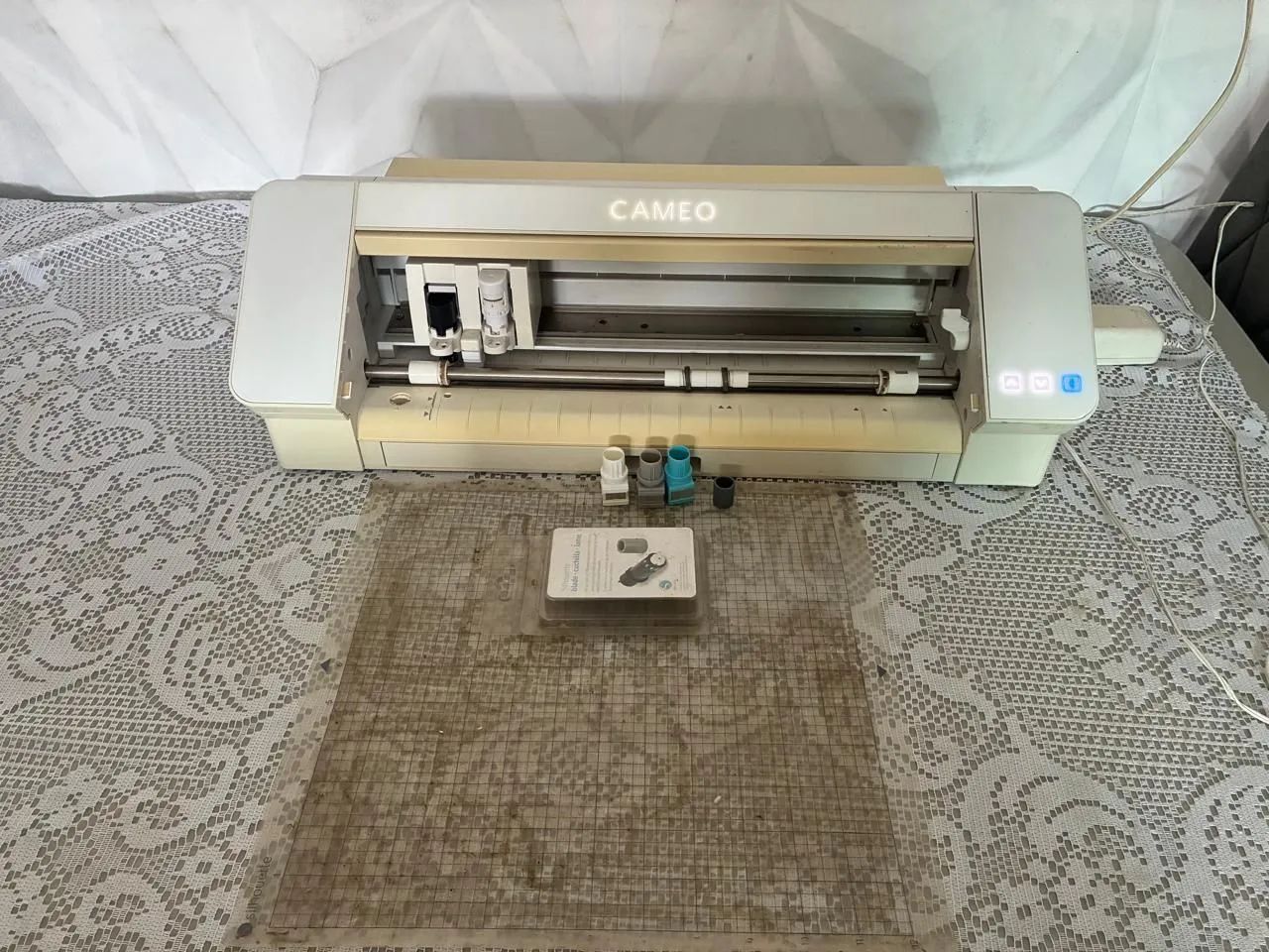 Silhouette cameo 4