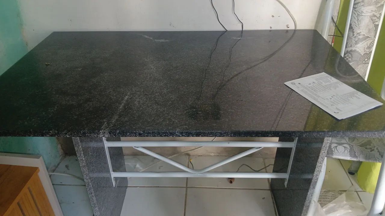 Mesa toda de mármore com 4 cadeiras comprada menos de 1 ano e em perfeita condições  - Foto 2