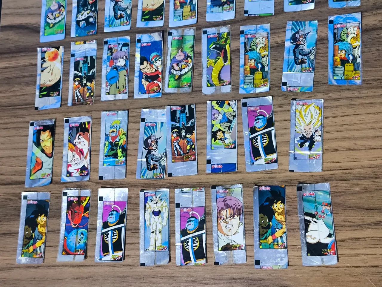 Lote com 43 figurinhas bond dbgt dragon ball gt - Foto 3
