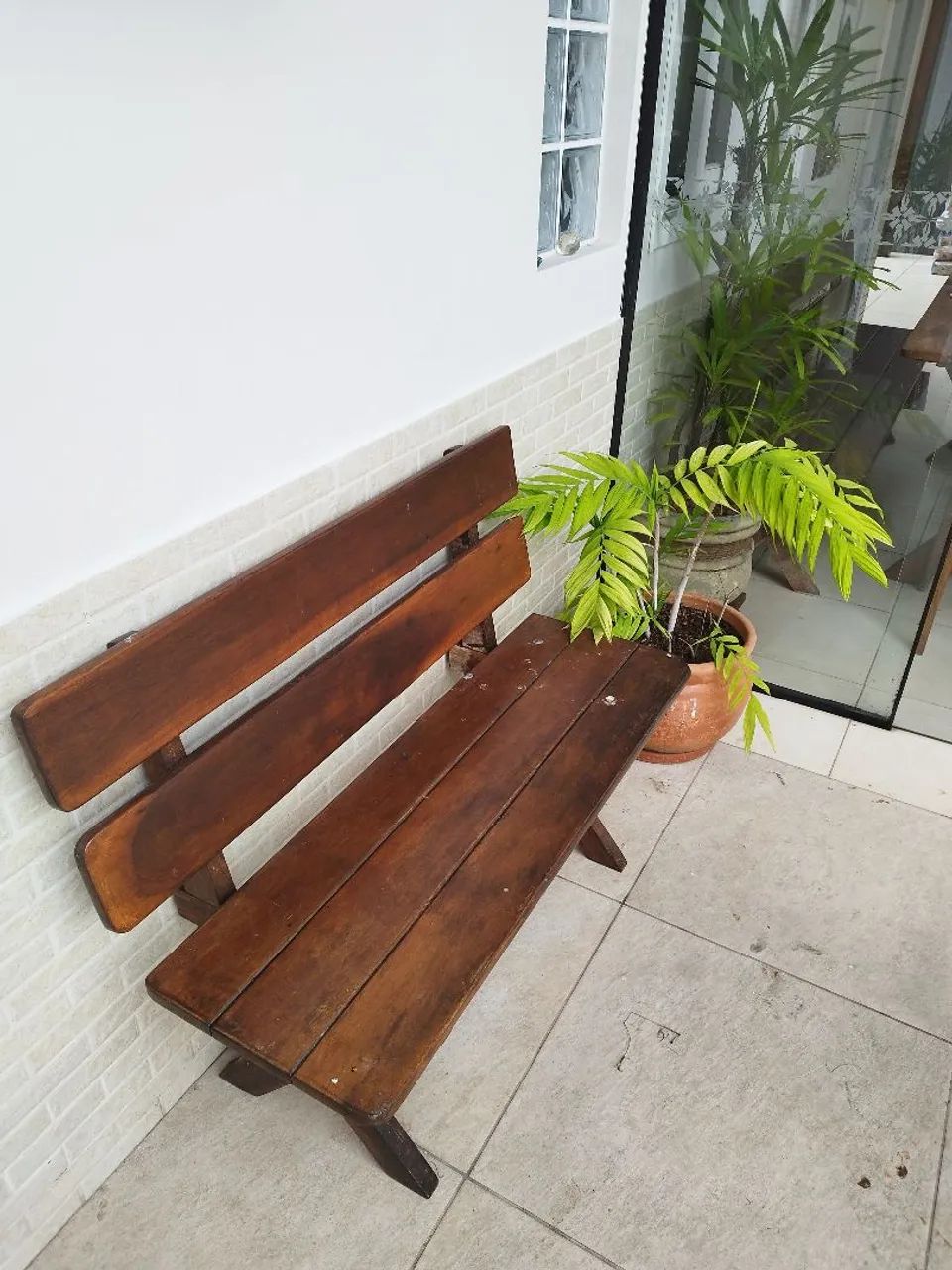 Mesa e bancos em madeira de lei canela - Foto 3