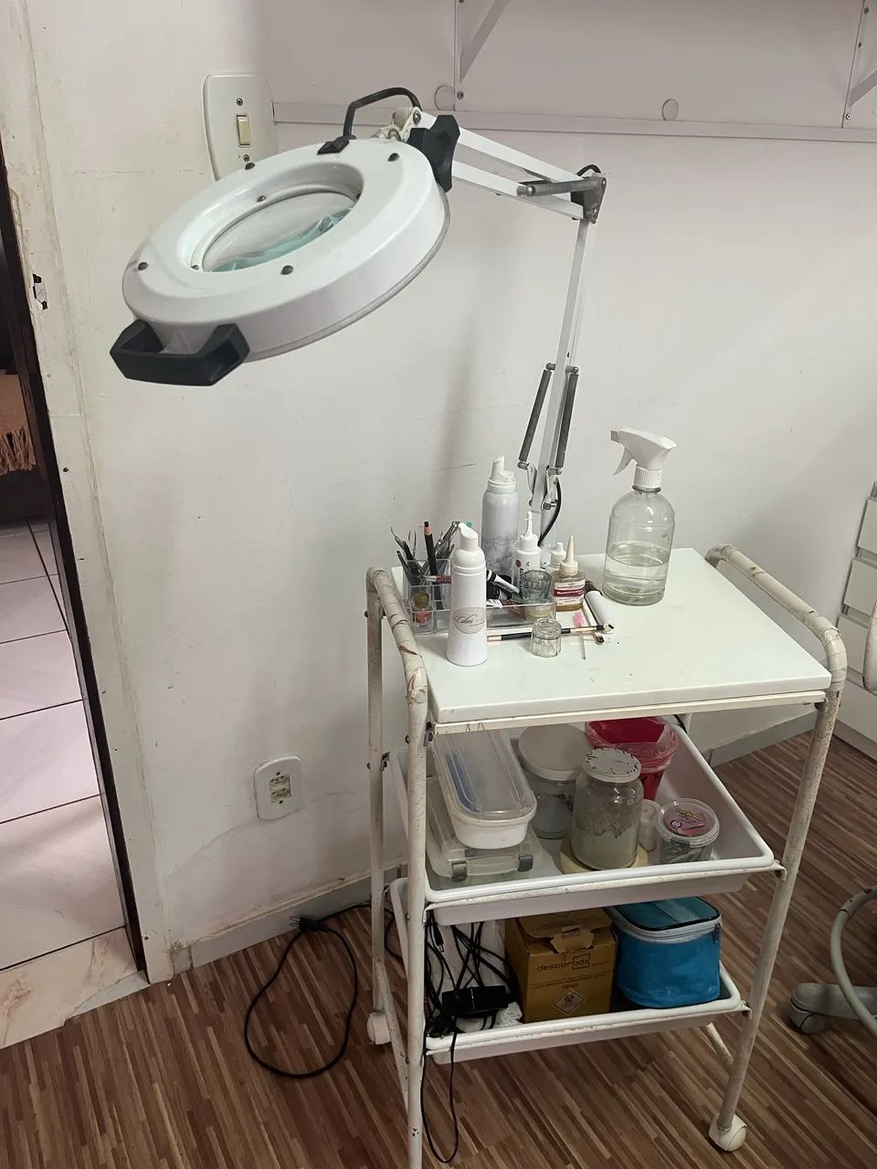Carrinho auxiliar com lupa e mocho  - Foto 3