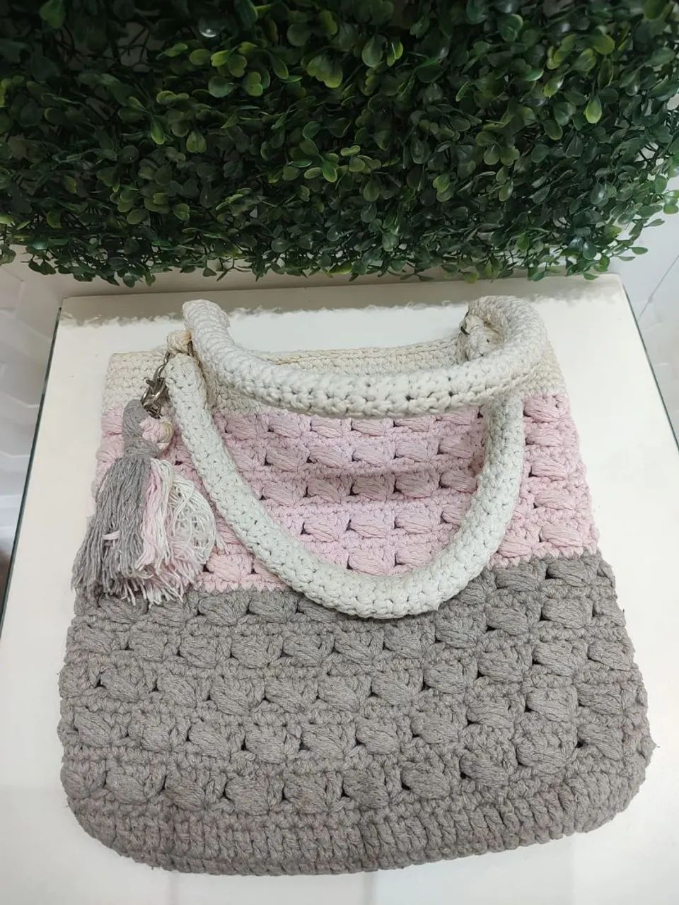Bolsa ombro tote saco tricô napolitano creme rosa marrom chaveiro artesanal sacola - Foto 3