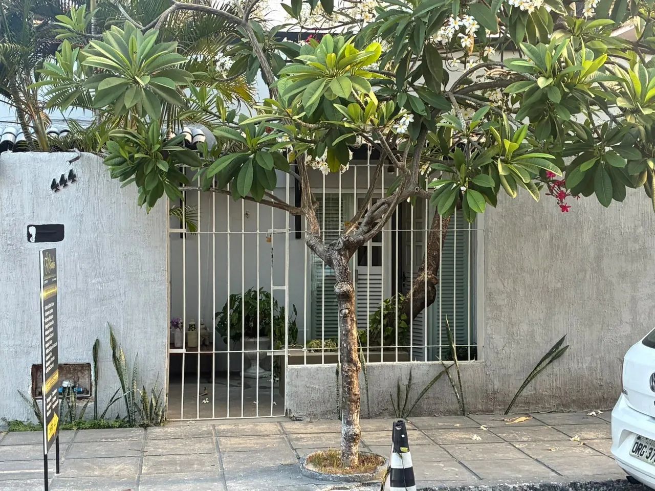 Quartos mobiliado em Ponta verde. 