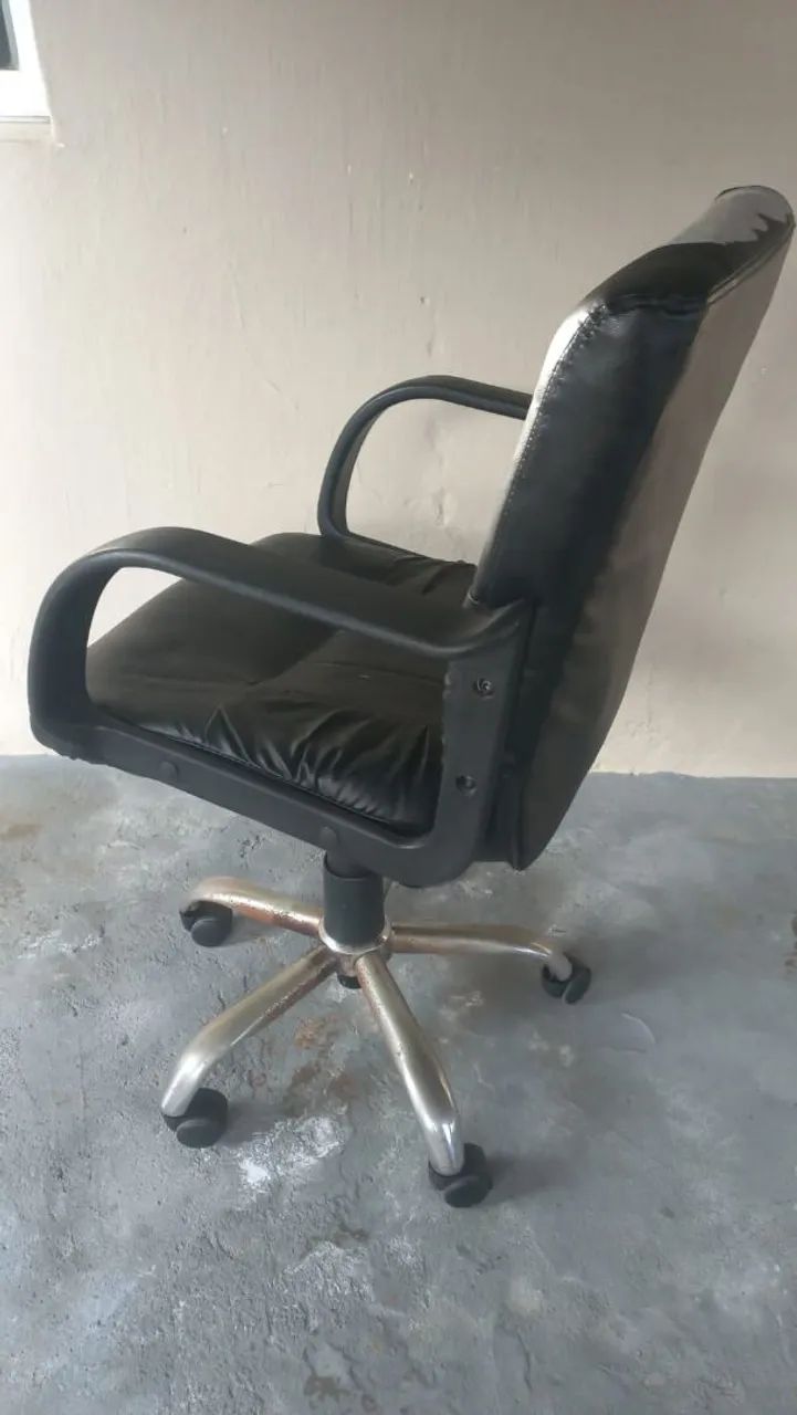 Cadeira de escritório 90 Reais  - Foto 3
