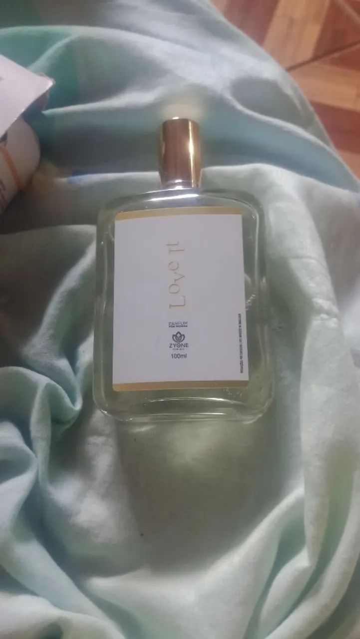 Vendo perfume importado zerado 
