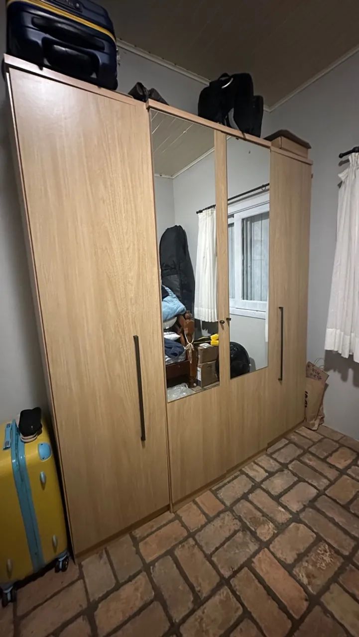 Guarda roupa com espelho 