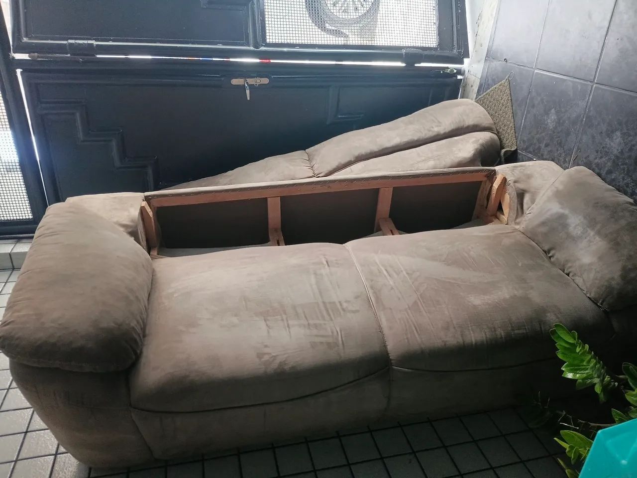  Vendo sofá 3 lugares  - Foto 3