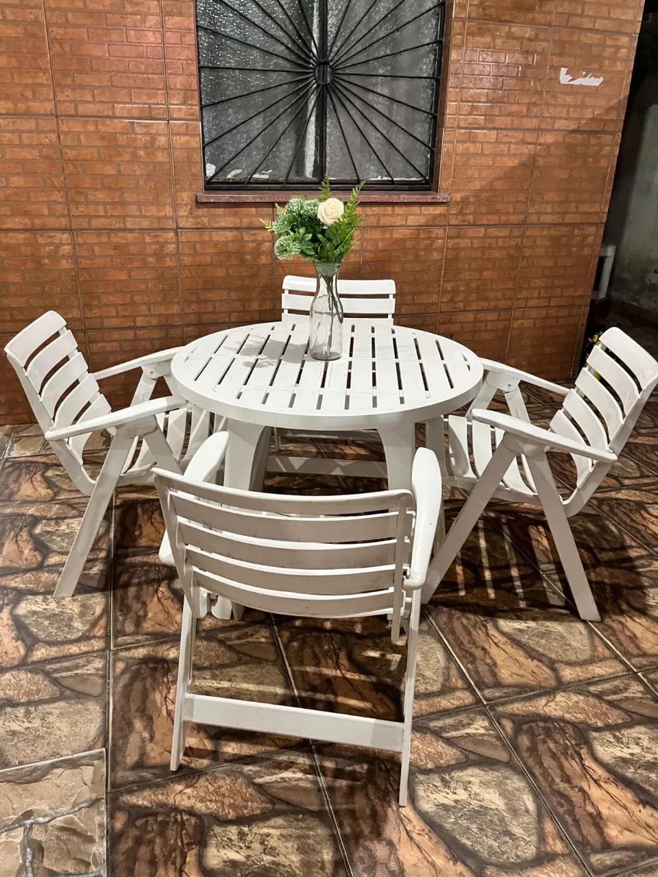 Mesa e cadeiras 