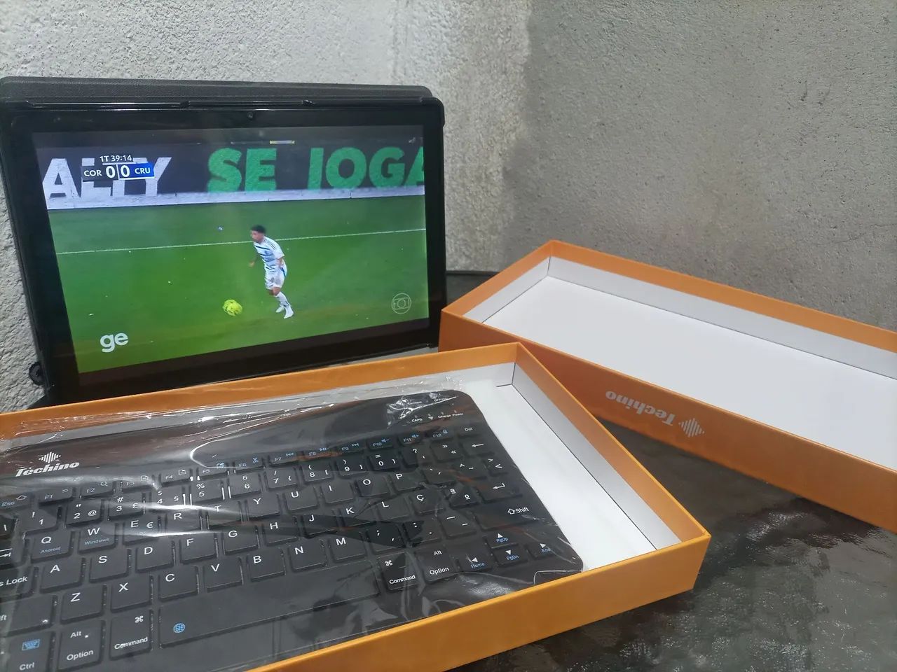 Tablet Techino novo na caixa 
