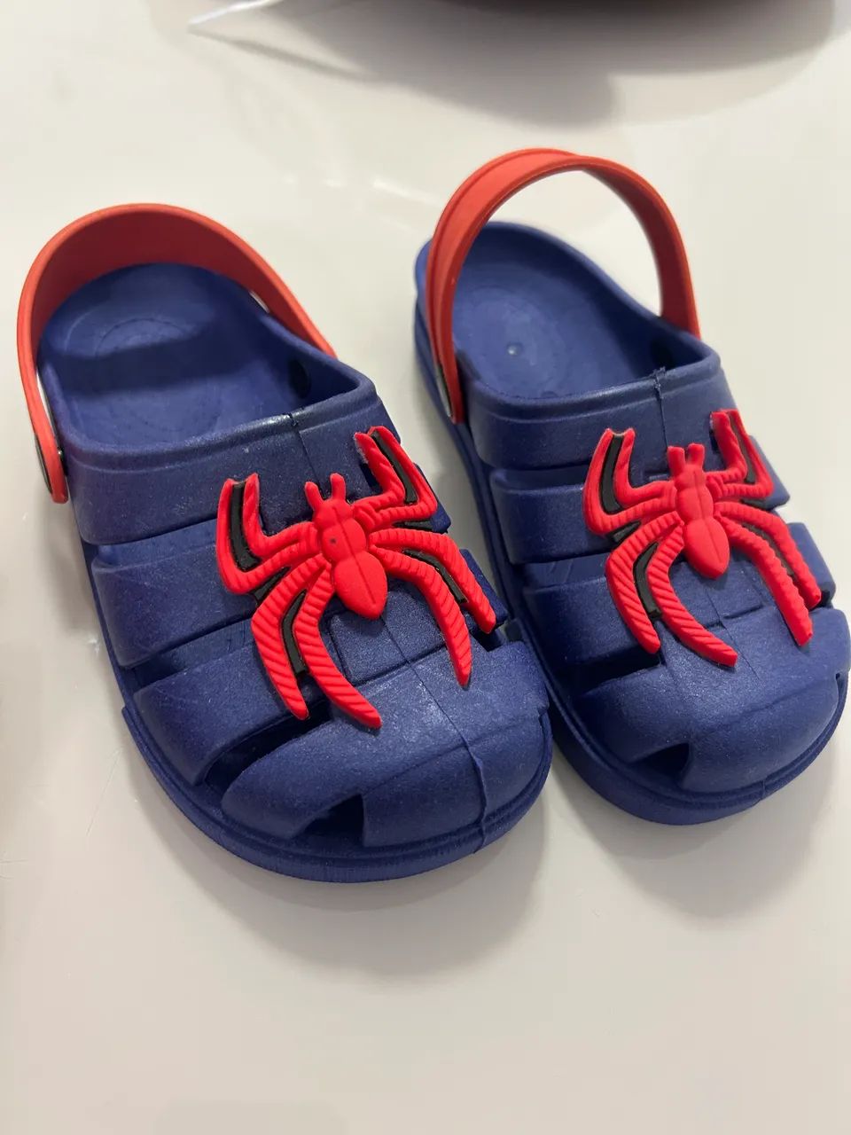 sandália tipo crocs infantil homem e aranha  - Foto 4
