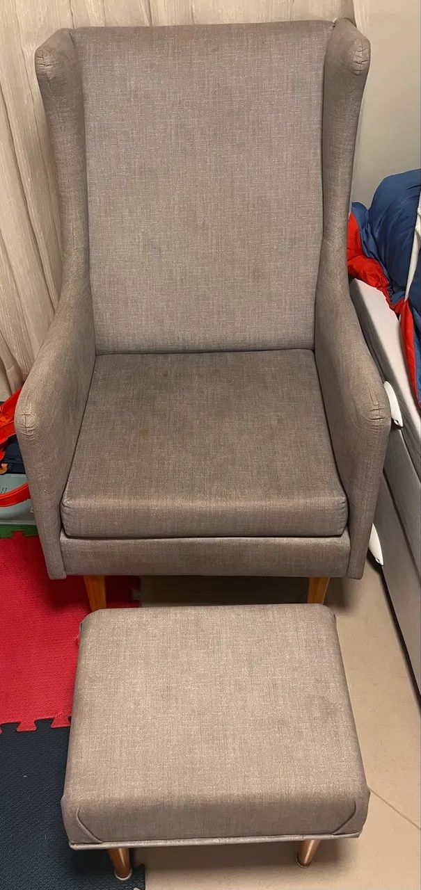 Cadeira Amamentação com Puff 