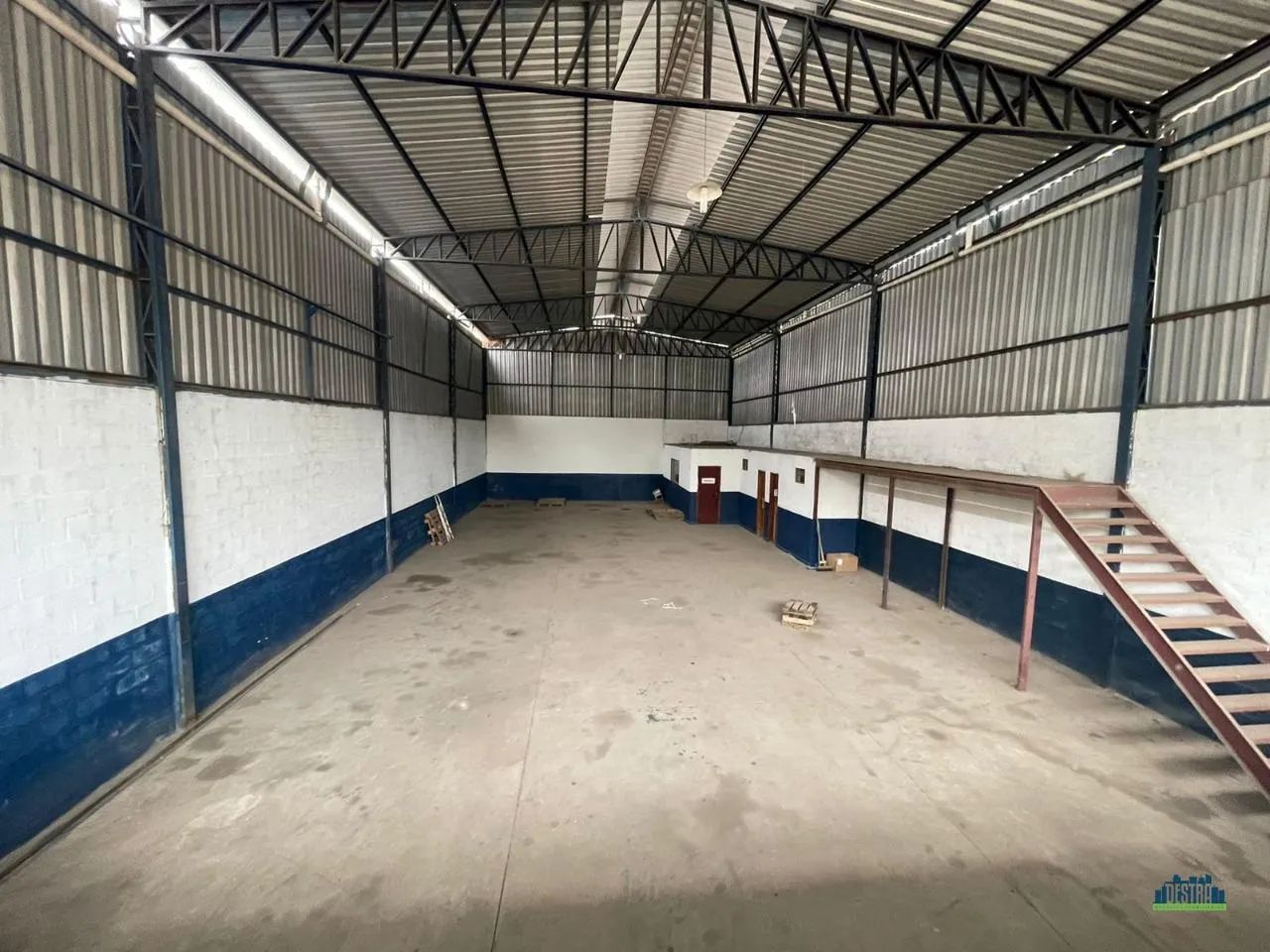 Alugue excelente galpão 300m² Jardim Marilandia - Foto 2