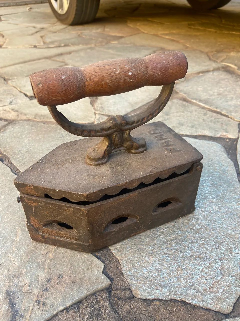 Ferro de passar roupa Antigo - Foto 2