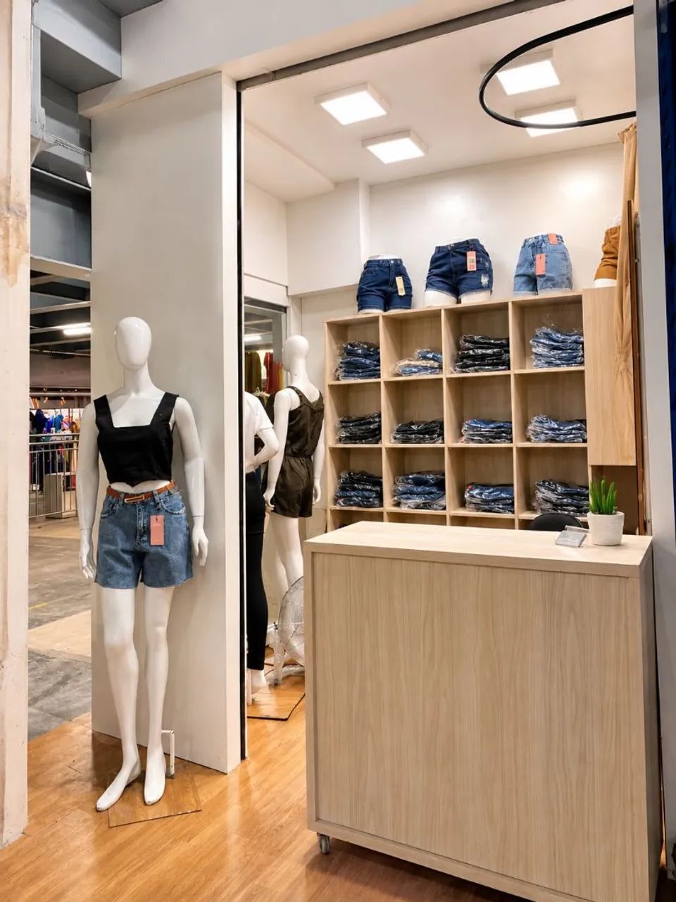Mega Box Centro Fashion Fortaleza Quitado com Vitrine, Móveis e Estrutura Completa - Foto 2